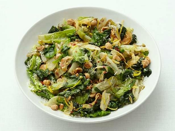 Zubereitung - Pochierter Endiviensalat mit Haselnüssen
