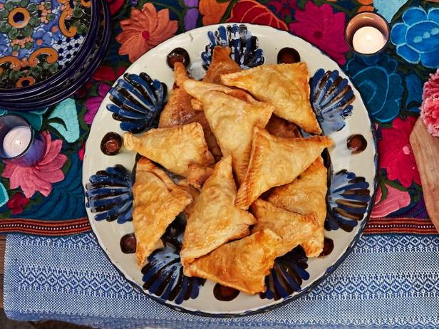 Wie man mit Picadillo gefüllte Empanadas zubereitet