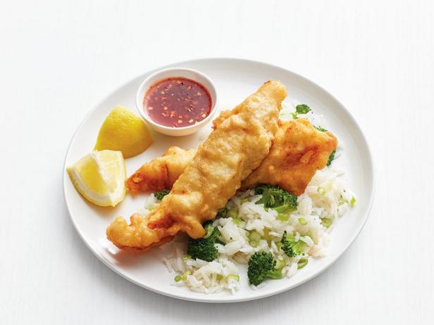 Wie man Fischstäbchen mit Reis und Brokkoli zubereitet