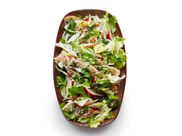 Kuidas valmistada - eskariooli-, õuna- ja kreeka pähklikastmega salat