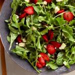 Erdbeer-Rucola-Salat mit Limetten-Vinaigrette