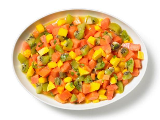 So bereiten Sie eine sommerliche Fruchtsalsa zu
