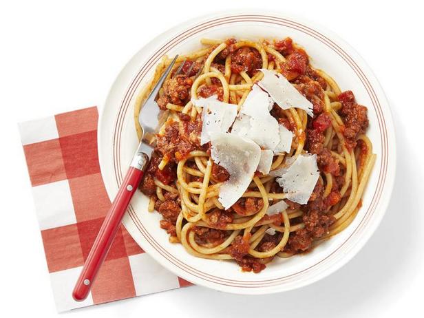 Wie man Spaghetti Bolognese zubereitet
