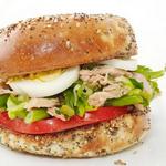 Bagel mit Niçoise-Füllung