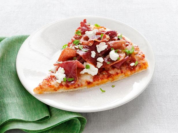 Rezept für Ziegenkäse-Prosciutto-Pizza