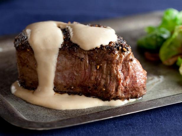 Wie man Steak au Poivre zubereitet