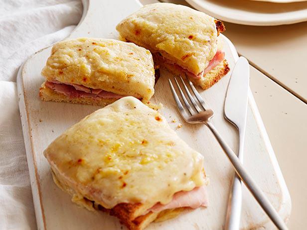 Wie man ein Croque-Monsieur-Sandwich macht