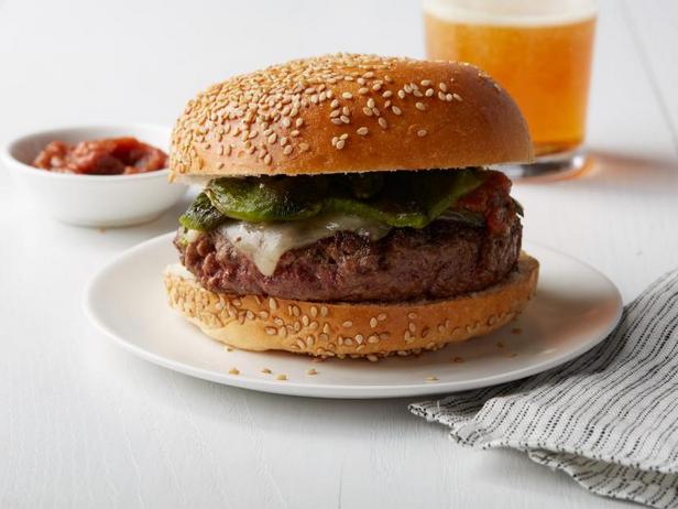 So bereiten Sie den Chile Relleno Burger zu