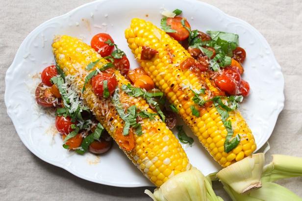 Wie man Tomaten-Knoblauch-Mais zubereitet