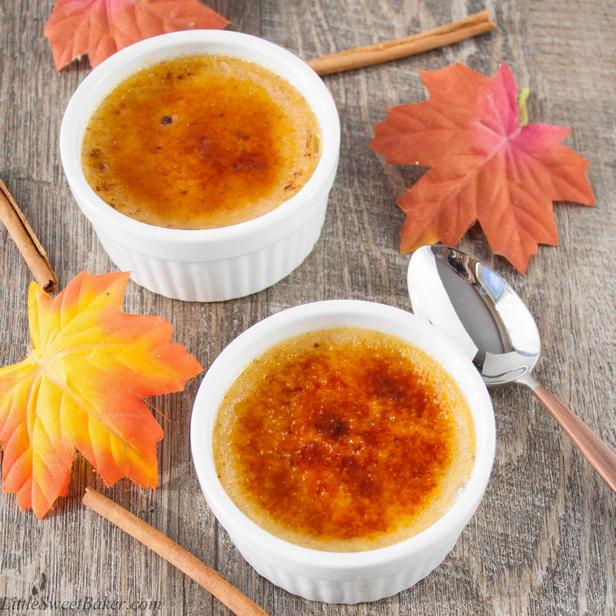 Wie man Ahorn-Crème-Brûlée zubereitet