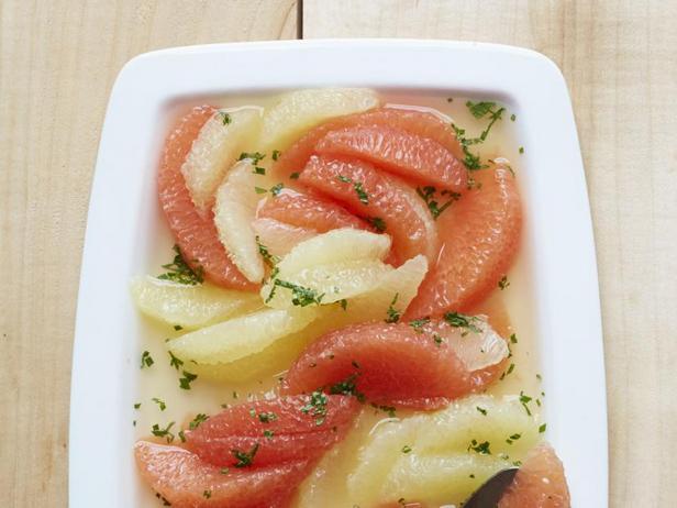 Come preparare - Insalata di pompelmo con condimento al miele e menta