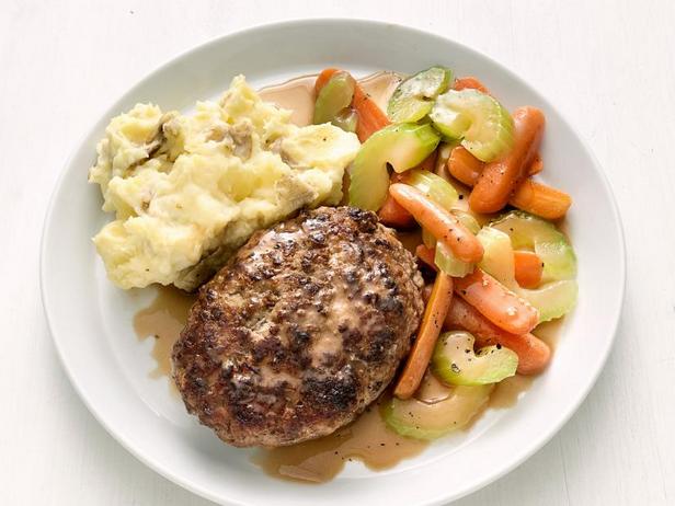 Wie man Salisbury-Steak mit Kartoffelpüree zubereitet