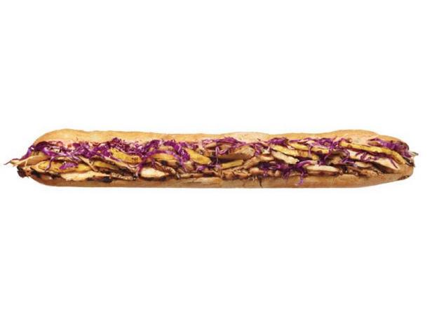 So bereiten Sie ein Teriyaki-Sub-Sandwich mit Kohl und Hähnchen zu