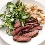 Steak mit Kartoffelsalat in Ranch-Dressing