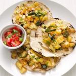 Mexikanische Tacos mit Spiegeleiern und Kartoffeln