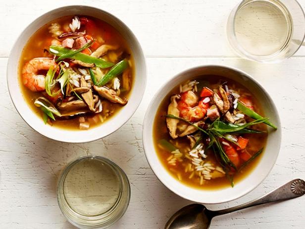 Wie man asiatische Garnelensuppe zubereitet