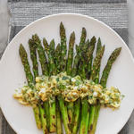 Gegrillter Spargel mit Gribiche-Sauce