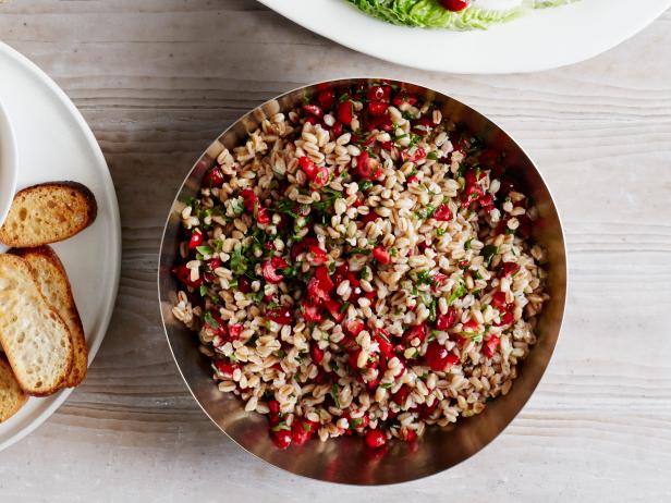 35. Dinkel mit Preiselbeeren und Kräutern