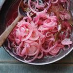 Eingelegte rote Zwiebeln