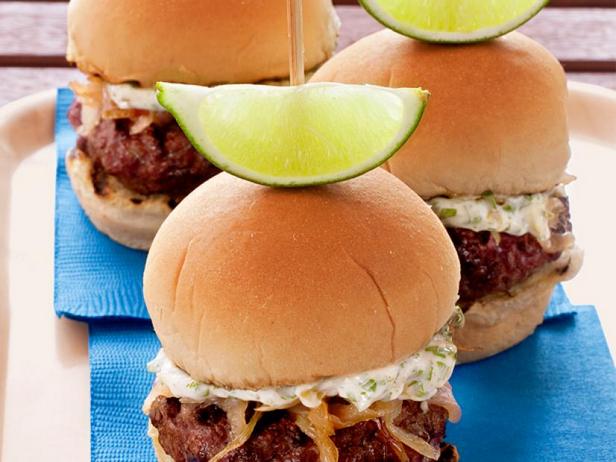 Wie man Kobe-Rindfleisch-Slider-Burger zubereitet