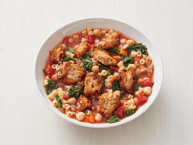 Hindi ve Kara Lahana Minestrone Çorbası Nasıl Yapılır?