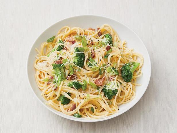 Kuidas teha pasta carbonarat brokoliga