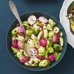 Rosenkohl und Radieschen in Butter