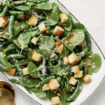 Caesar-Salat mit grünen Bohnen und Grünkohl