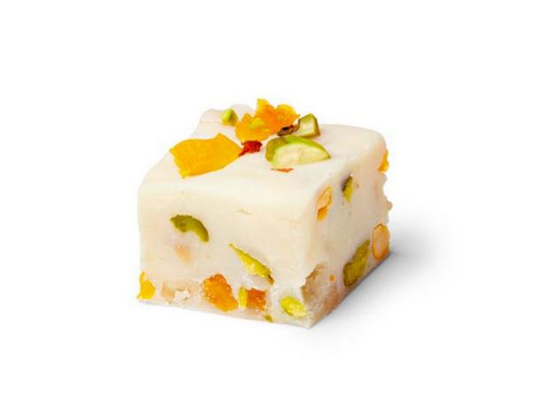 Come preparare il toffee al cioccolato bianco con noci e frutta secca