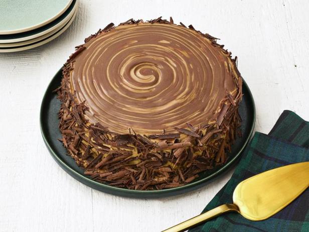 Wie man einen Schokoladen-Karamell-Stumpfkuchen zubereitet