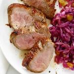 Schweinefilet mit geschmortem Kohl und Meerrettichsauce