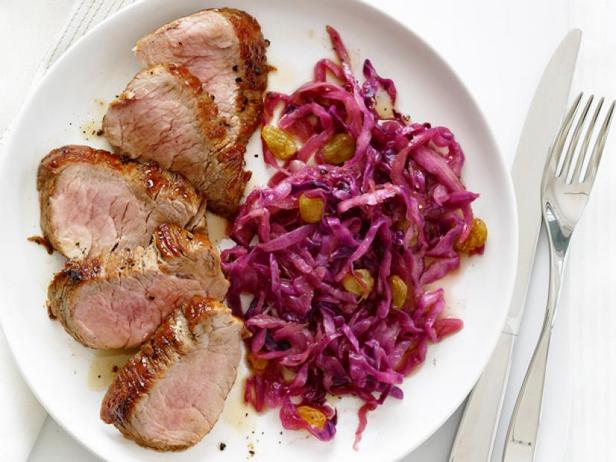 Zubereitung - Schweinefilet mit geschmortem Kohl und Meerrettichsauce