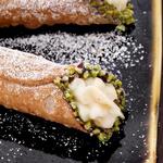 Cannoli mit Schokolade und Pistazien