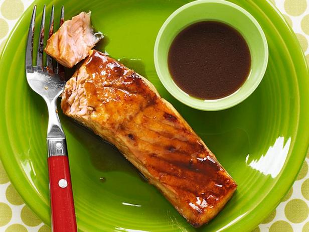 Wie man Lachs für Kinder zubereitet