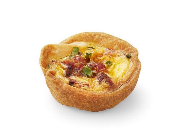 Wie man Mini-Speckquiche zubereitet