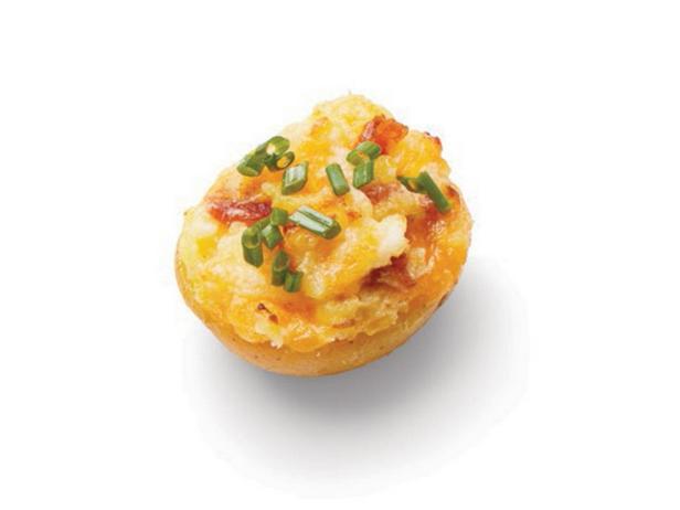Mit Käse und Speck gefüllte Kartoffeln