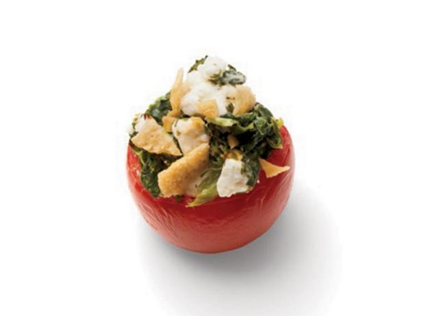 Mit Feta und Spinat gefüllte Tomaten
