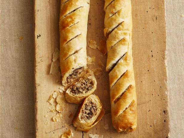 Wie man Hähnchenstrudel mit Pilzen zubereitet