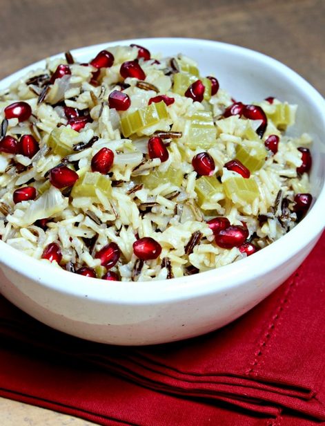 Wie man Wildreis mit Granatapfel zubereitet