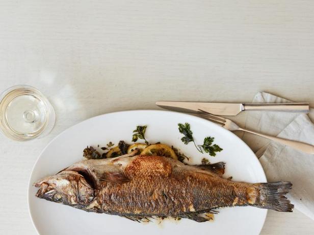 Zubereitung - Ganzer Fisch mit Kräutern im Ofen