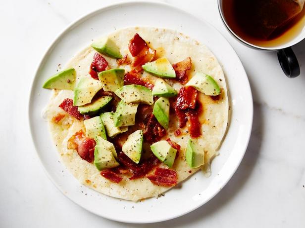 Tortilla mit Käse und Speck