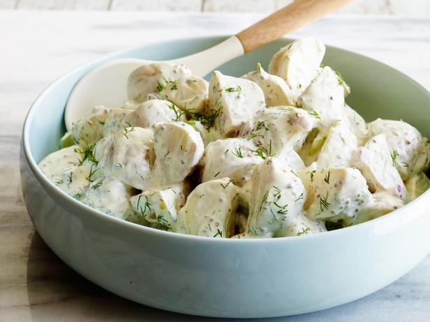 Wie man Kartoffelsalat mit Kefir-Dressing zubereitet