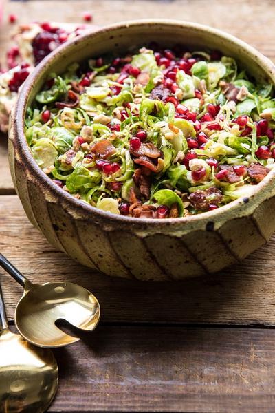 So bereiten Sie einen einfachen Rosenkohlsalat zu