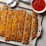 kohlenhydratarme Blumenkohl-Käse-Brotstangen