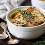 شوربة البصل في قدر