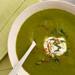Cremige Brokkoli- und Poblano-Paprikasuppe