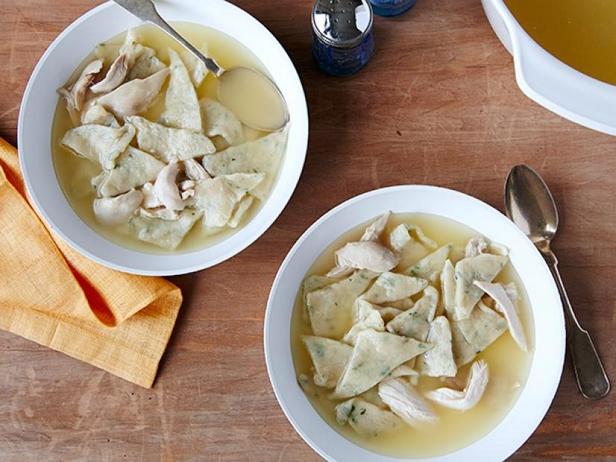 طريقة تحضير شوربة الدجاج والزلابية السهلة