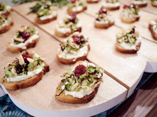 Crostini mit geröstetem Rosenkohl