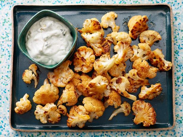 Buffalo-Blumenkohl mit Blauschimmelkäse-Dip