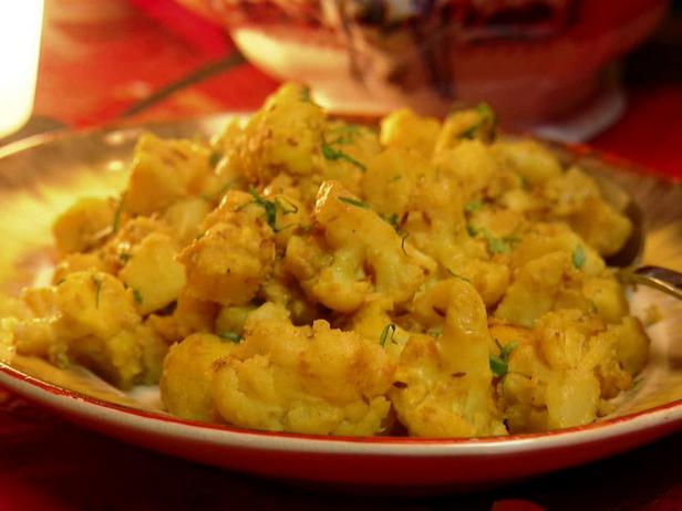 Geschmorte Kartoffeln mit Blumenkohl "Aloo Gobi"